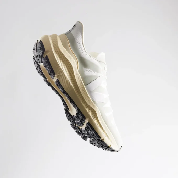 Condor 3 Advanced Engineered-Mesh Full White Condor 3 Advanced Engineered-Mesh Full White