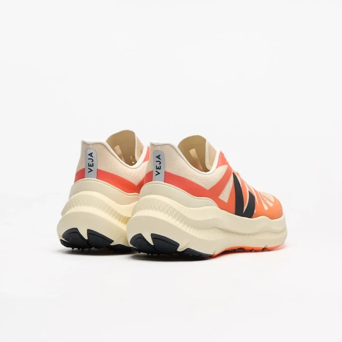 Condor 3 Advanced Engineered-Mesh Gradient Black Calcaire Condor 3 Advanced Engineered-Mesh Gradient Black Calcaire