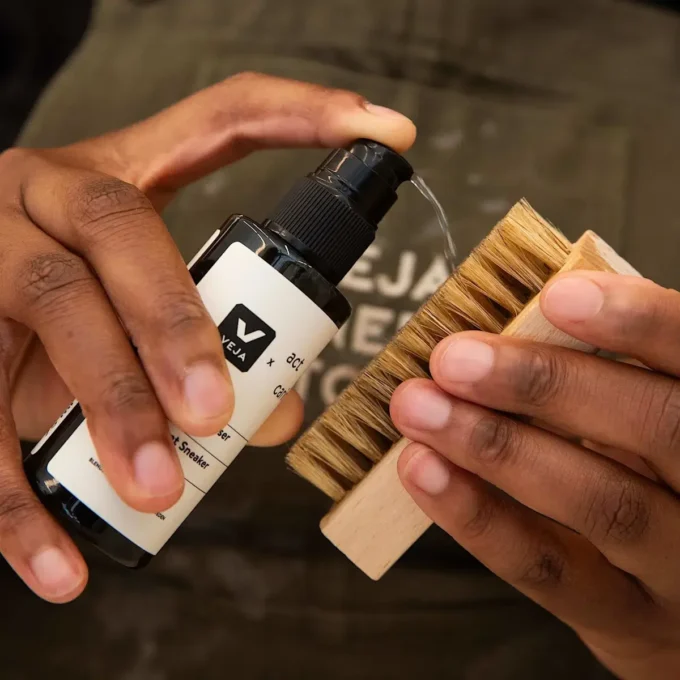 Sneaker Care Kit Veja X Act Of Caring