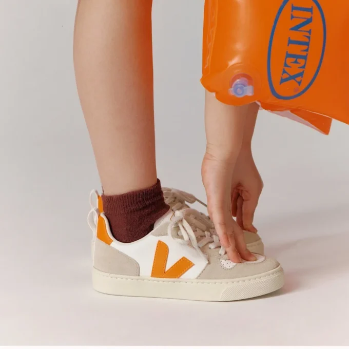 V-10 Leather White Fury Almond